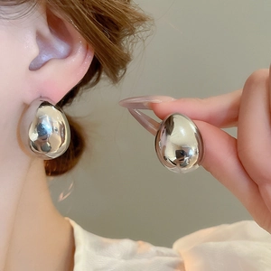 Boucles d'oreilles gouttes d'argent élégantes avec finition miroir polie pour femme
