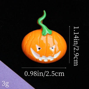 Dimensioni dettagliate di un piccolo ciondolo a zucca in resina per decorazioni Halloween