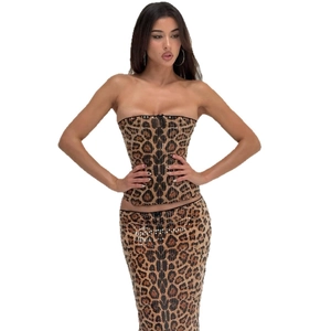 Ensemble deux pièces pailleté léopard pour femme avec haut dos nu et jupe longue