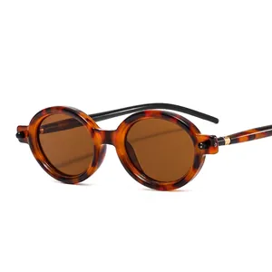 Retro ovale Sonnenbrille mit Schildpatt-Rahmen und braunen Gläsern im Punk-Stil