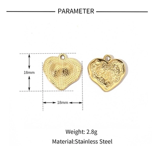 Polished heart wing lock pendant specifications showing 18mm size and 2.8g weight