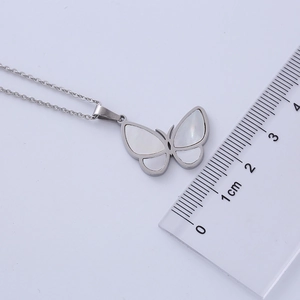 Detailed size measurement of the silver butterfly pendant showing width of 2.5cm