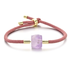 Bracelet tressé rose avec pierre précieuse violette et boucle dorée réglable