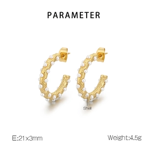 Detail view of C-shaped gold stainless steel earrings with shell pearls, 21x3mm size