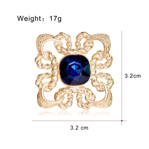 Square vintage gold brooch with blue crystal center and twisted rope edge, 3.2cm size