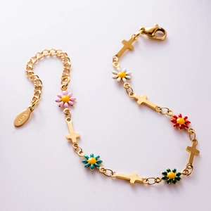 Bracelet doré en acier inoxydable avec marguerites colorées et pendentifs croix