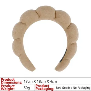 Detail view of the beige cloud headband with dimensions 17x18x4cm and soft quilted fabric
