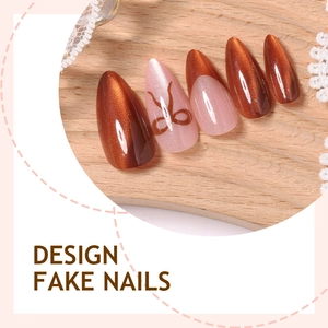 Faux ongles amande œil de chat avec motif nœud marron sur bois et fond en dentelle