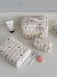 Three-piece set of quilted pink starry geometric makeup bags with stylish heart patterns