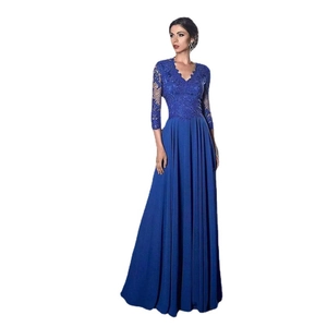Robe de soirée élégante bleu foncé avec corsage en dentelle et jupe longue en mousseline