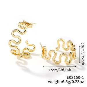 Detailed view of gold plated U-shaped wavy earrings with precise size measurements