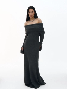 Elegant dark grey off-shoulder long-sleeve maxi dress in ribbed knit fabric