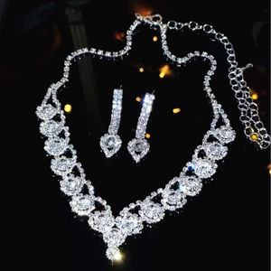 Luxury silver bridal jewelry set with sparkling zircon heart necklace and stud earrings