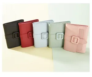 Cinco colores de elegantes carteras cortas de cuero PU con hebilla cuadrada mate