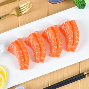 Modèles de sashimi de saumon en PVC réalistes sur plateau pour décoration japonaise