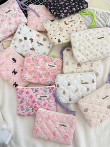 Quilted Makeup Bag Mini Padded Floral Cosmetic Pouch Portable Coin Purse Zipper Storage Bag With Wrist Strap Cute For Women