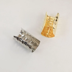 Pferdeschwanz-Clip mit Krokodil-Textur in Gold und Silber mit gehämmertem Metall-Finish