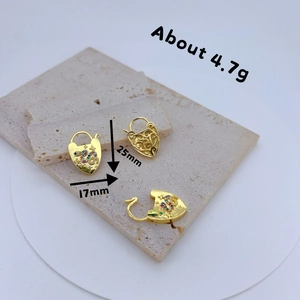 Fermoir cœur doré avec zircons colorés de 17mm sur 25mm pour la création de bijoux
