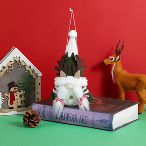 Gnome de Noël en peluche avec bois de renne et bonnet tricoté vert pour décoration