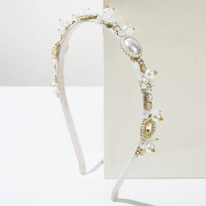 Elegante cerchietto bianco con cristalli scintillanti, perle e montatura dorata