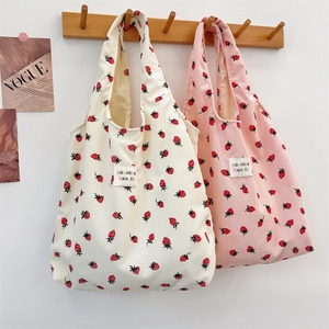 Sacs fourre-tout en velours côtelé avec imprimé fraise en crème et rose