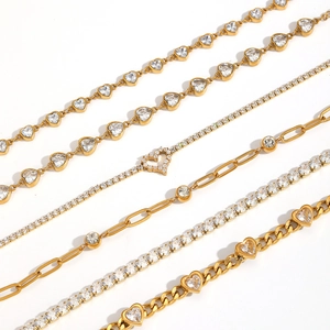 Bracelets luxueux en acier inoxydable plaqué or 18k avec breloques cœur en zircon brillant