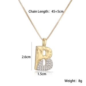 Macro detail of two-tone letter B pendant with zircons, dimensions 2.6x1.5cm, weight 8g