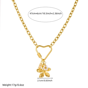 Collier plaqué or avec fermoir cœur, pendentif fleur et dimensions du produit