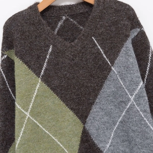 Classic argyle knit sweater with V-neck in brown and olive green brushed fabric