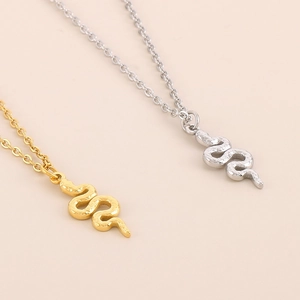 Set di collane retrò in acciaio inossidabile con pendenti a serpente oro e argento