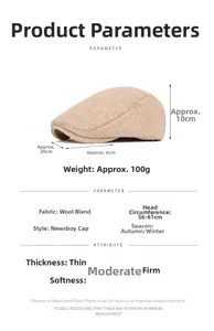 Détail du béret en mélange de laine montrant la texture tricotée et les mesures