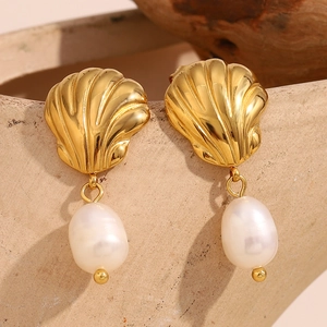 Boucles d'oreilles coquillage plaquées or 18 carats avec perles baroques blanches pour femme