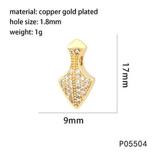 Arrowhead pendant in gold-plated copper with white zircon micro-pave and size markers