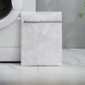 Detail of milky white honeycomb mesh laundry bag with gray zipper, 50x60cm size