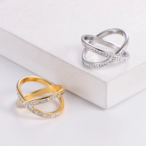 Crossed X-shape rings in gold and silver finish with pavé rhinestones in a luxury style