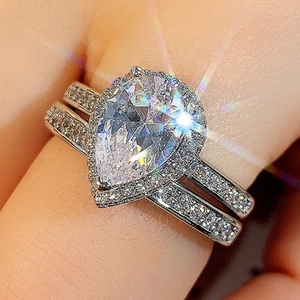 Peer geslepen druppelvormige ring set met halo en pavé stenen in gepolijst zilver