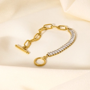 Massives 18K vergoldetes Kettengliedarmband mit rechteckigem Zirkonia und OT-Knebelverschluss