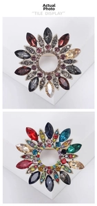 Détails de broches couronne de fleurs en cristal multicolore et tons ambrés polis
