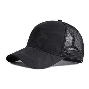 Cappellino da baseball camouflage nero con rete traspirante e visiera curva