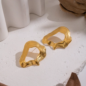 Irregular wave hollow earrings in polished gold finish with a fluid artistic design