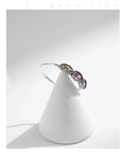 Detailed view of S925 silver ring with three colored gemstones and vintage bead edges