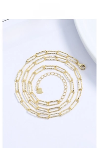 Close-up of S925 sterling silver gold-plated paperclip chain with heart charm and lobster clasp