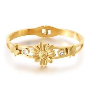 Bracelet élégant en acier doré avec charms marguerite et papillon en zircon blanc