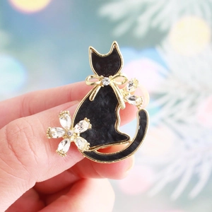 Cute Cat Shape Brooches Pins For Women Alloy Enamel Rhinestone Animal Design Anti-Exposure Jewelry Gift Accessory