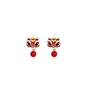Boucles d'oreilles Lion de Danse Chinoise avec pompon rouge et émail sur fond blanc