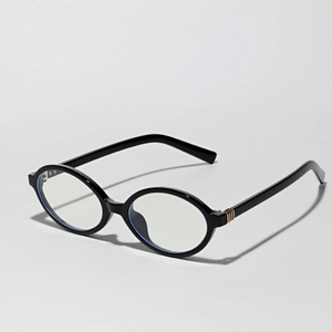 Classic black oval full-rim glasses in a minimalist retro Y2K frame style