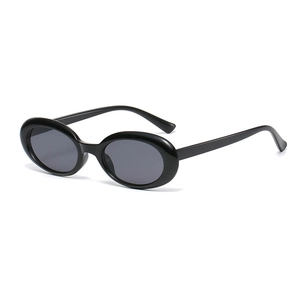 Retro schwarze ovale Sonnenbrille mit Kunststoffrahmen und dunklen Gläsern