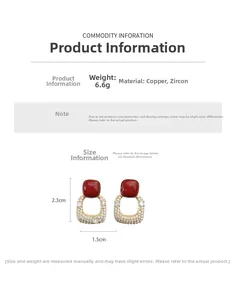 Guide des tailles détaillé pour boucles d'oreilles carrées dorées 18K de 2,3cm x 1,5cm