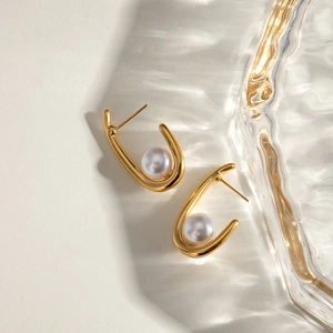 Élégantes boucles d'oreilles perles en forme de U en acier inoxydable doré 18 carats