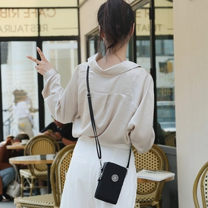Mini sac à bandoulière noir en nylon pour femme avec fermeture éclair pour téléphone
